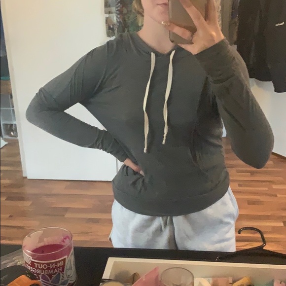 Super cute shirt - Picture 2 of 3